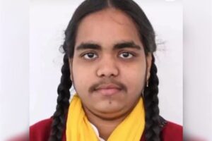 हार्मोनल समस्या से लड़की के चेहरे पर आ सकते हैं बाल