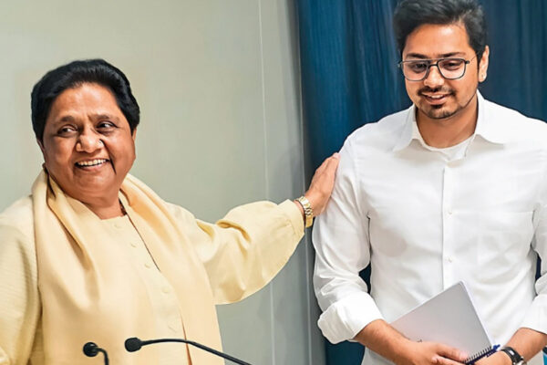 राजनीति में कैरियर, बहुत कठिन है डगर पनघट की