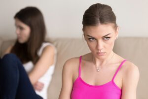 अपनी फ्रैंड के मन से अपने प्रति जलन कैसे निकालूं ?