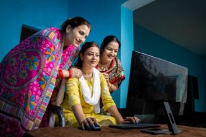 संयुक्त परिवार में दम तोड़ती ख्वाहिशें