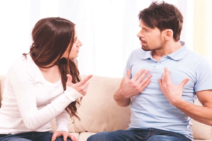 Couple Fight : पत्नियों से परेशान है पति बेचारे, 22 हजार पुरुषों ने कहा सताती हैं बीवियां