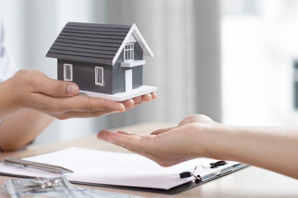 Property : ट्रस्ट नहीं, बेटेबेटियों के नाम करें संपत्ति