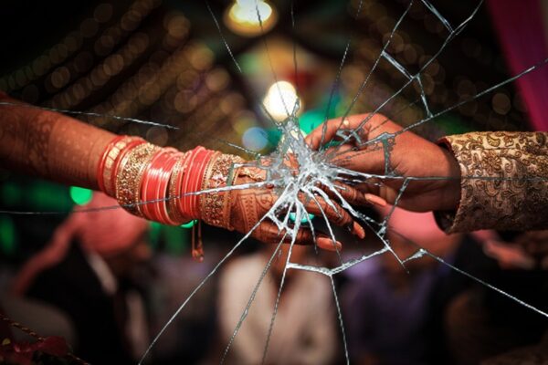 Marriage Trend : अजीब है शादी के पहले या शादी पर विवाह तोड़ने का ट्रैंड