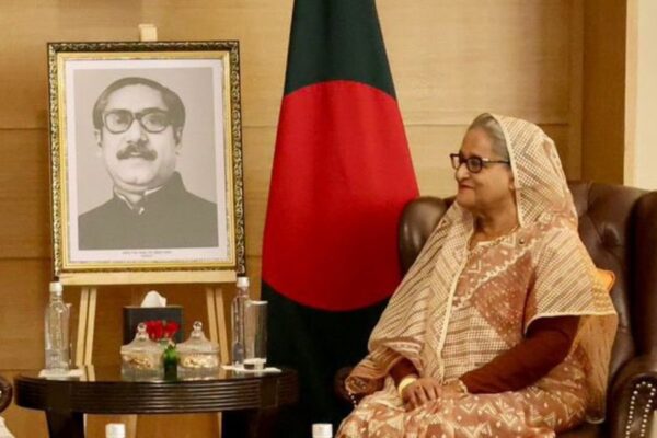 Bangladesh : शेख हसीना के लिए क्यों बेचैन है ढाका
