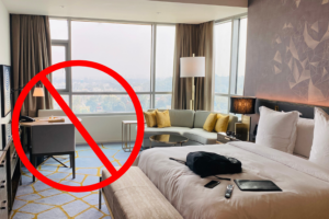OYO Hotels  बना प्यार का दुश्मन, कुंवारों की एंट्री बंद