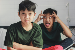 Parenting Tips : बच्‍चों में तुलना करने का साइड इफेक्‍ट समझें मम्‍मीपापा
