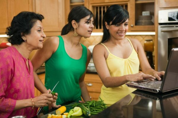  Family Matters : मैं बेटी के लिए लड़का ढूंढ़ रही हूं. सिंगल मदर हूं.
