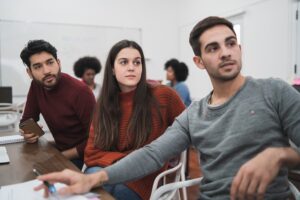 Coaching Institutes : महंगी कोचिंग के लिए सरकार कितनी जिम्मेदार?