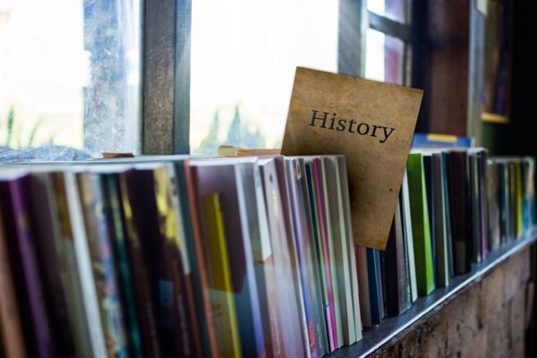 Historical Distortion : इतिहास पर हमला