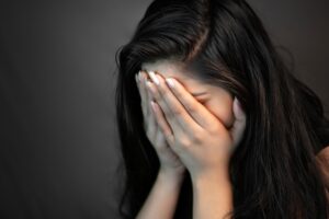 Psychology : रोने को हथियार न बनाएं