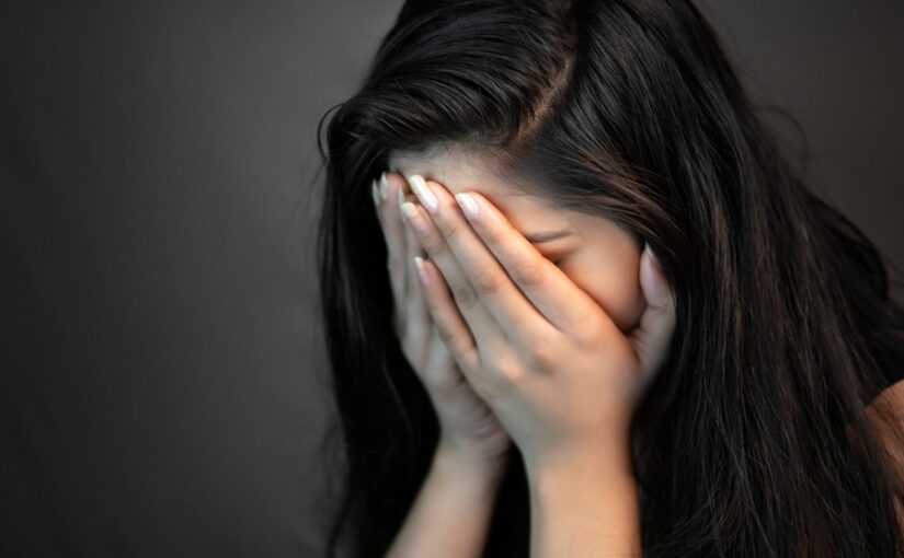 Psychology : रोने को हथियार न बनाएं