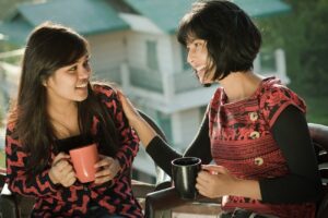 Friendship : मेरी फ्रैंड हर बात में इंटरफेयर करती है, मैं क्या करूं?