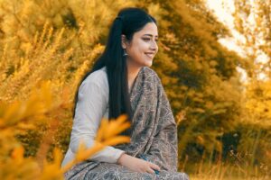 Hindi Kavita : बड़ी हो कर क्या बनेगी
