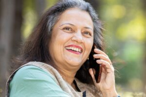 Hindi Poem : आज-कल फोन कम, कान ज्यादा बजते हैं