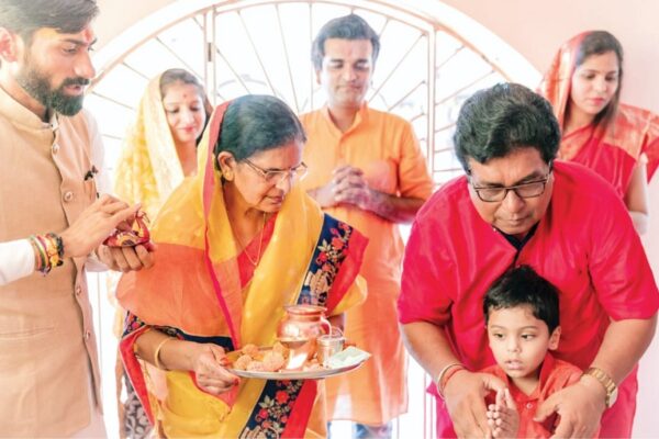 Superstition : अंधविश्वासी मांबाप और इकलौती संतान