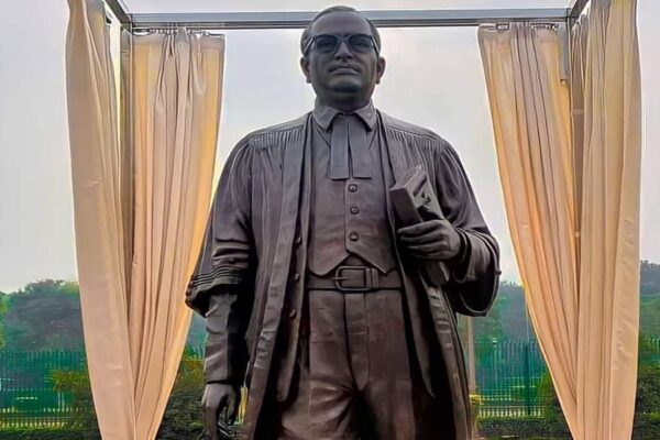B. R. Ambedkar की पूजा नहीं, संविधान को मानने की जरूरत