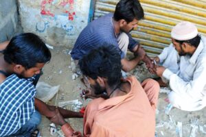 Drugs : नशे का कारोबार देश को बना रहा नपुंसक
