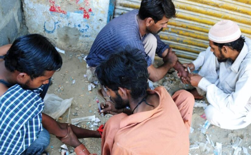 Drugs : नशे का कारोबार देश को बना रहा नपुंसक