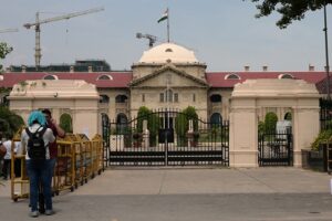 Allahabad High Court : जमानत पर हैं तो क्यों नहीं जा सकते विदेश?