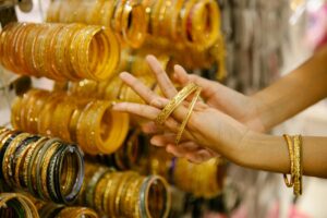 Gold Price : सोना तो सोना है