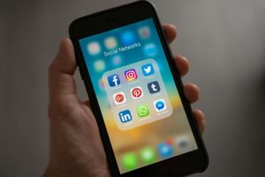 Social Media : मोबाइल ऐप्स के नुकसान