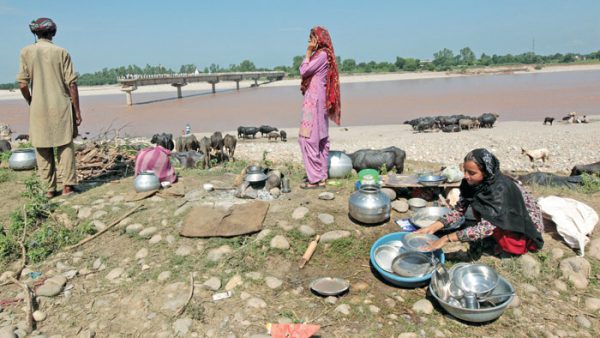 प्रकृति के नीर में बहा कश्मीर