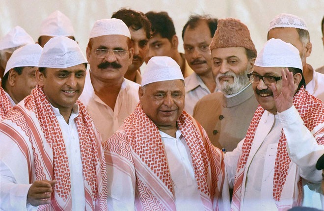 सपा में ‘केर बेर के संग’