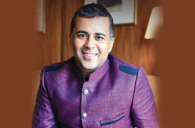 हर कहानी को पहली कहानी समझ कर लिखता हूं: चेतन भगत