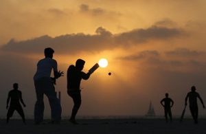 कैशलेश टूर्नामेंट, पुरस्कार में मिली बकरी, मुर्गे और अंडे