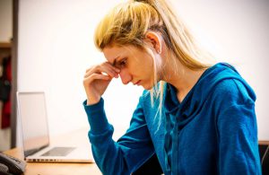 मैं इस बात से काफी परेशान हूं, मन करता है कि सुसाइड कर लूं?