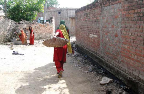 मैला ढोने की प्रथा राष्ट्रीय कलंक