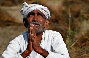 व्यापारियों के खातों में किसानों की रकम
