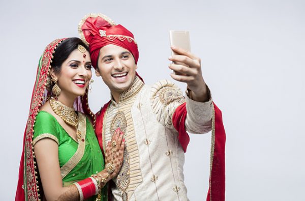 जमाना हैशटैग शादियों का