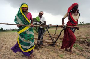 मौसम का बिगड़ता मिजाज, किसानों का न कल बचा न आज