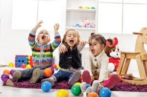 समर स्पेशल : जब भेजें बच्चे को डे केयर