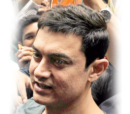 विवादों में आमिर