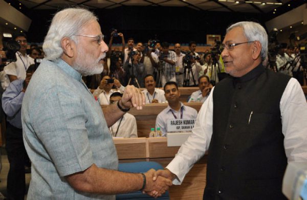 मोदी के खिलाफ गोलबंद विपक्ष डरना तो जरूरी है