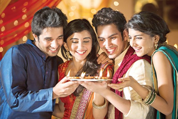 खुशियां मनाएं मिलबांट कर
