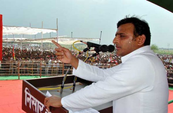 मैनपुरी के किसानों को 4 गुना मुआवजा